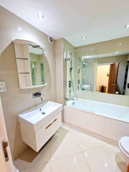 Modern Hyde Park Home With Private Entrance & Private Back Patio Near Bayswater & Paddington Stations Londra Exterior foto