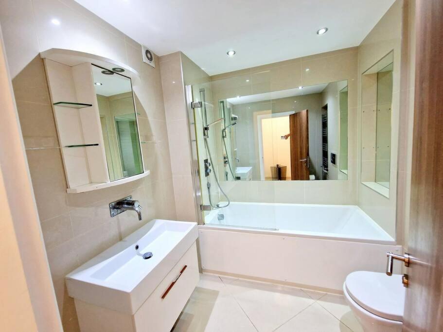 Modern Hyde Park Home With Private Entrance & Private Back Patio Near Bayswater & Paddington Stations Londra Exterior foto